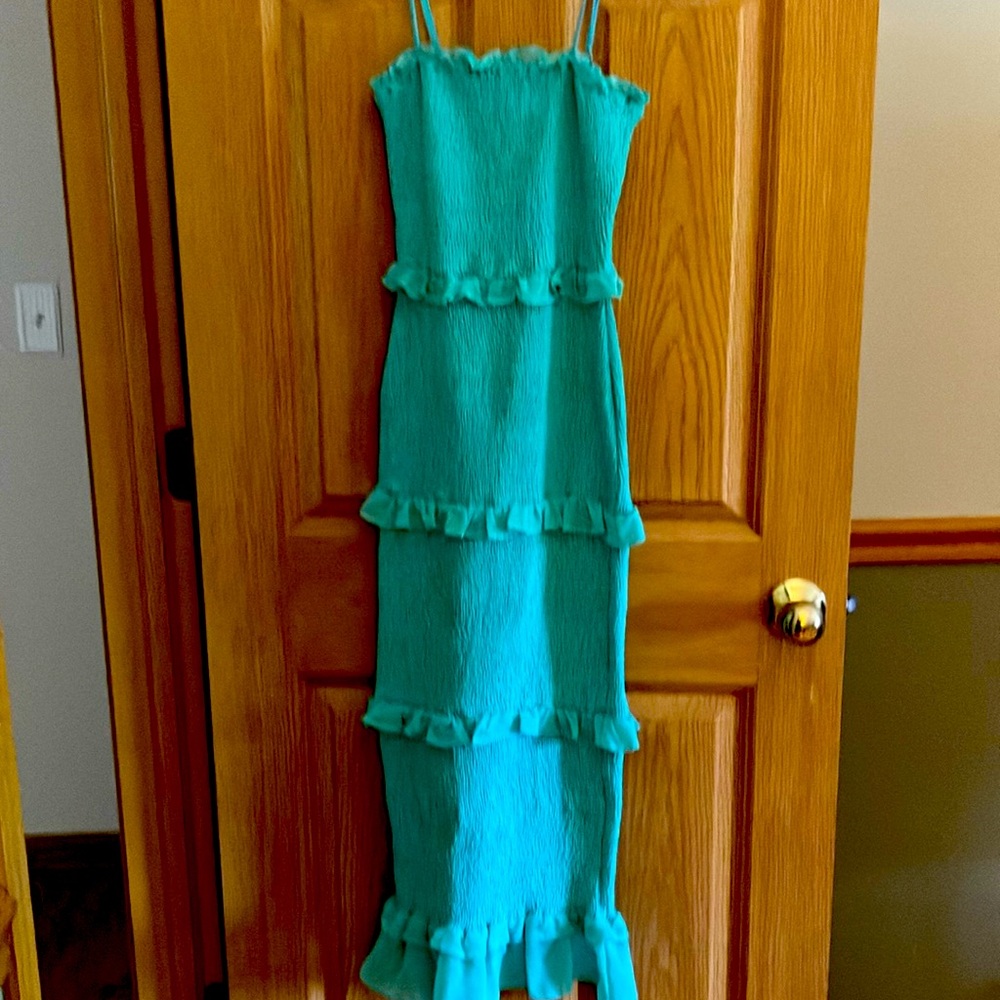 Pretty light blue midi dress xs, panels with ruffles throughout